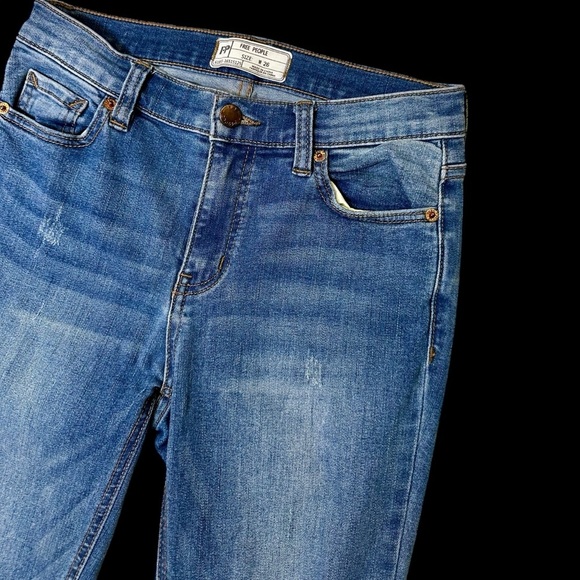 Free People ‘Great Heights’ Frayed Hem Skinny Jeans in Medium Wash Blue Size 26 - Picture 7 of 14